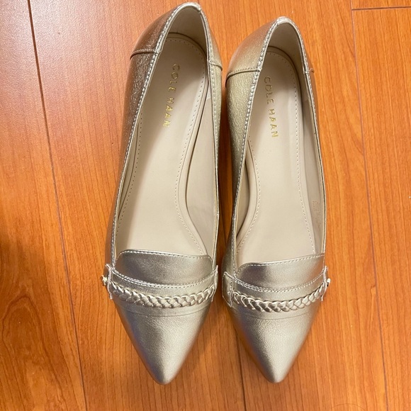 size 6 Cole haan golden pointy flats - Picture 2 of 4